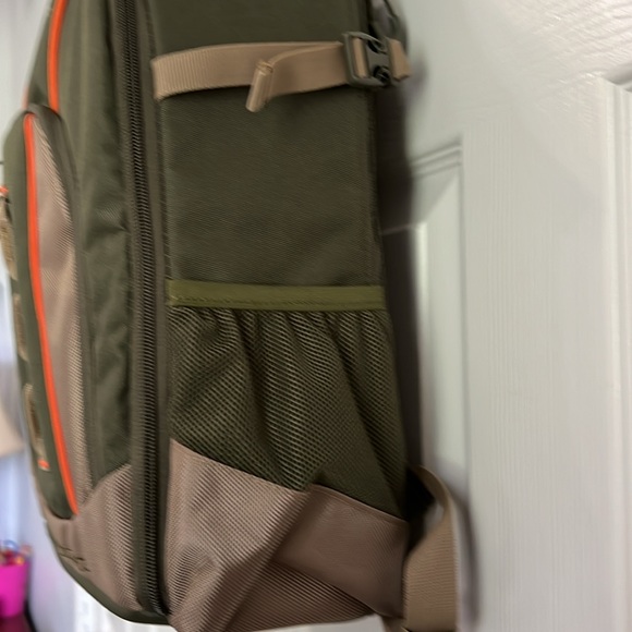 Backpack with Adjustable compartments - Picture 4 of 9